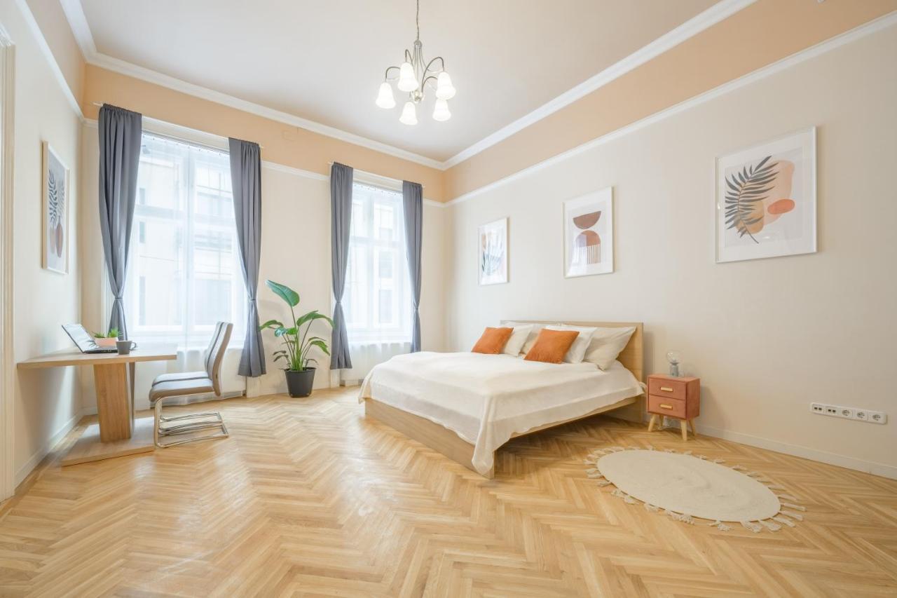 Best Seasons Andrassy Budapeste Exterior foto